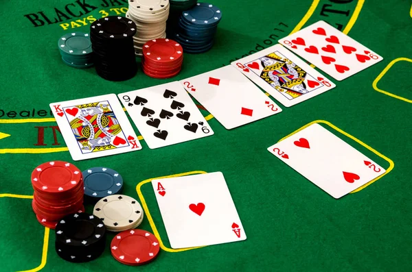 Fichas Poker Cartas Mesa Casino — Fotografia de Stock