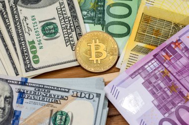 dolar ve euro banknot ile bitcoin