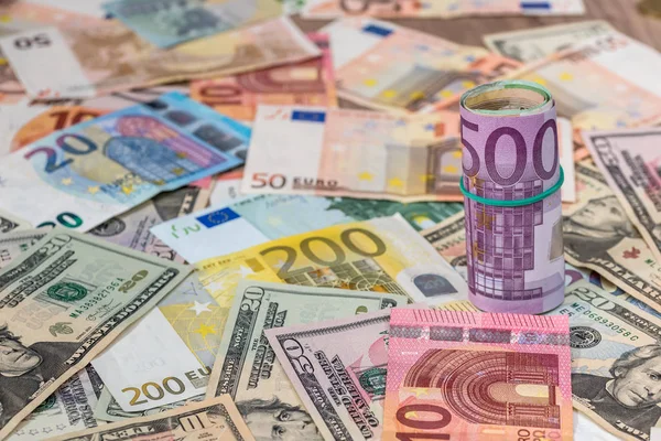 Doları vs euro banknot.
