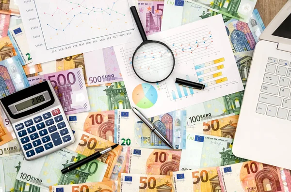 Bärbar Dator Och Kalkylator Bakgrunden Euron — Stockfoto