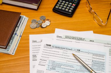 Form 1040 2016 yıl için hesap makinesi ile vergi.