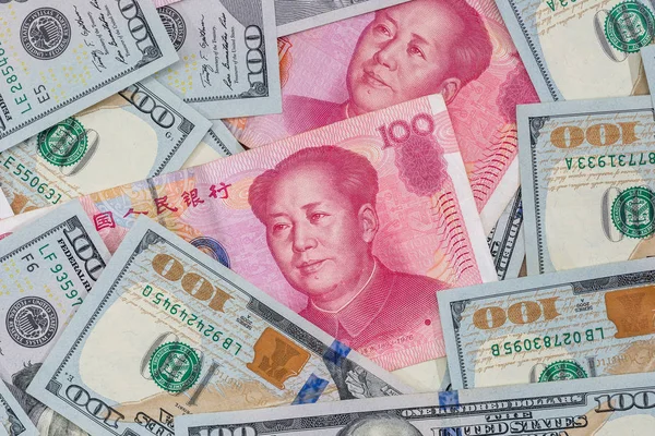 Notas Yuan Chinês Dólar Dos Eua Como Fundo — Fotografia de Stock