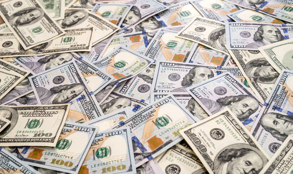 Предпосылки 100 новых и старых долларовых купюр
