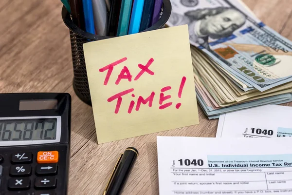 Fiscale Tijd Belastingformulier Met Geld Pen — Stockfoto