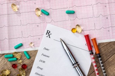 Tıbbi kavramı - Rx, kardiyogram, hap, şırınga