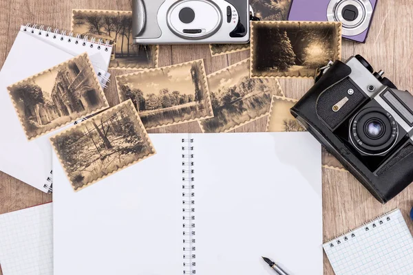 Old Camera Pictures Blank Notepad Desk — Stock Photo, Image