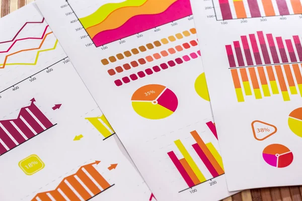 Gráficos Negócios Diagramas Nas Cores Amarela Vermelha Clouseup — Fotografia de Stock