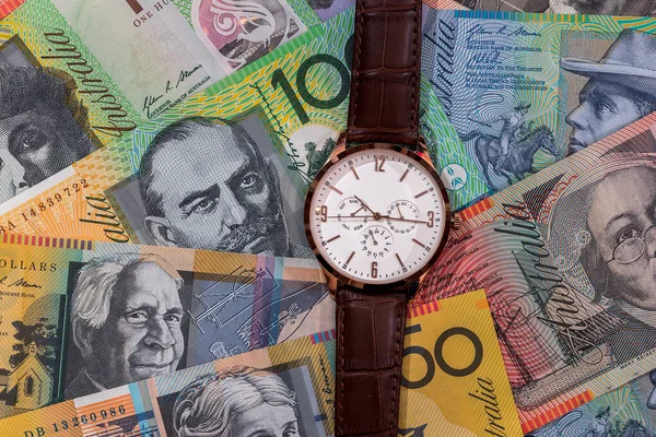 Relógio Pulso Notas Dólares Australianos Como Fundo — Fotografia de Stock