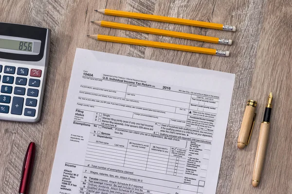 Formulario Impuestos Individual Con Calculadora Pluma Lápiz — Foto de Stock