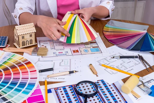 Designer Hands Showing Colourful Sampler Workplace — Stock Photo, Image