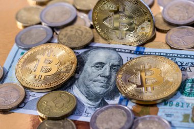 Bitcoin Doları banknot ve cent ile