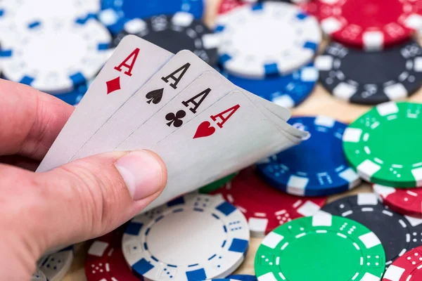 Kaart Combinatie Van Azen Casino Chips Achtergrond — Stockfoto