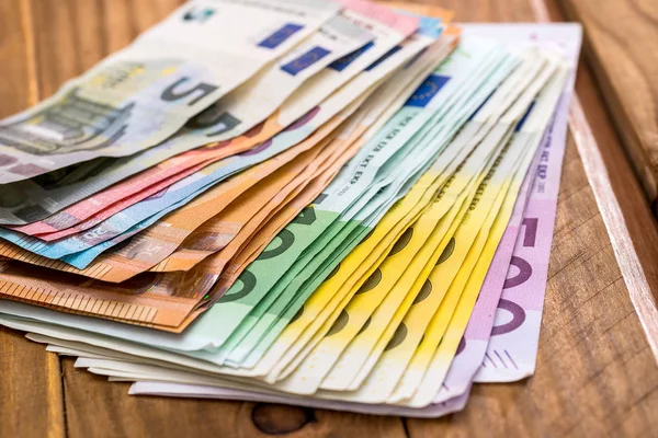 Стек Банкнот Євро Дерев Яному Фоні — стокове фото