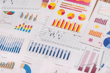 Arkaplan olarak kullanılan farklı iş grafikleri ve diyagramları