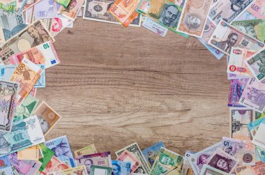 Merkezinde boş alan olan farklı banknotlardan çerçeve