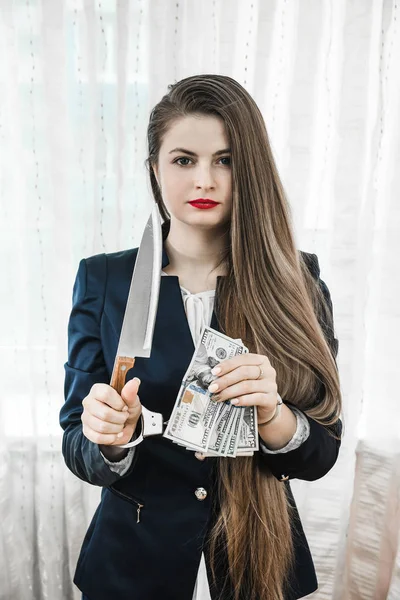 Mulher Algemada Com Facas Notas Dólar — Fotografia de Stock