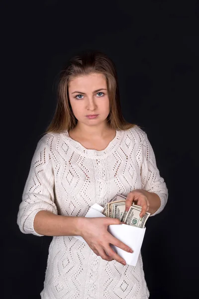 Mulher Com Envelope Cheio Dinheiro Isolado Preto — Fotografia de Stock