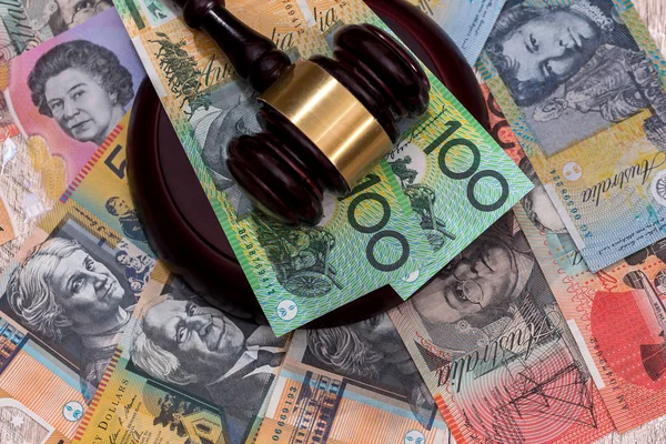 Αυστραλιανά Δολάρια Κάτω Από Σφυρί Του Δικαστή — Φωτογραφία Αρχείου