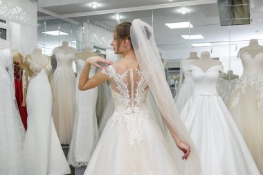 Güzeller güzeli gelinin arka manzarası