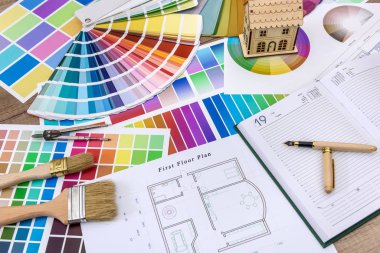 Ahşap ev modelini plan ve renk örnekleriyle kapat