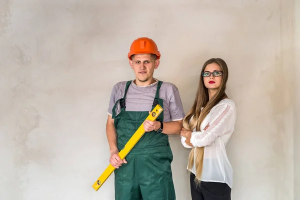 Worker with level tool and beautiful woman — Stock Image Worker Level Tool Beautiful Woman Stock Picture
