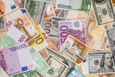 Arkaplan olarak dolar ve avro banknotu yığını