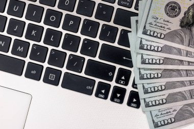 Doları banknot beyaz klavye yukarıda. yakın çekim