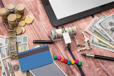 kilit, Doları banknot, sikke, tablet ve telefon Danışma.