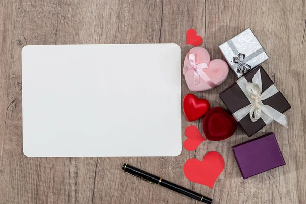 페이지 상자와 메모장입니다 공간에 합니다 발렌타인의 — 스톡 사진