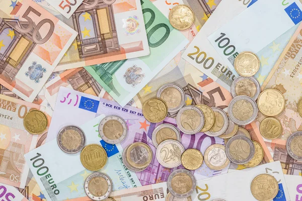 Moneta Euro Posta Sulle Banconote Vicino — Foto Stock