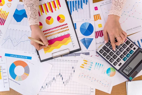 Análise Negócios Com Gráficos Diagramas Gráficos — Fotografia de Stock