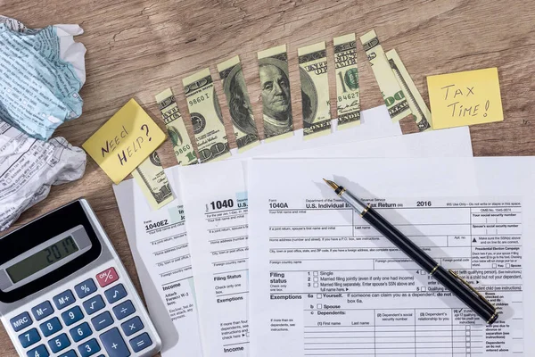 Zerrissene Dollar Auf Steuerformular Stift Und Taschenrechner — Stockfoto