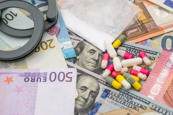 Наркотики Вещества Запрещенные Наручниками Купюрах Долларах Евро — стоковое фото