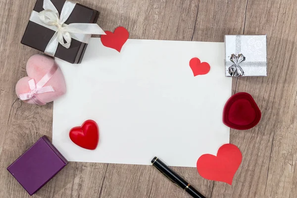페이지 상자와 메모장입니다 공간에 합니다 발렌타인의 — 스톡 사진