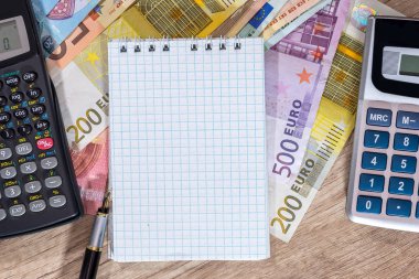 euro Bono, sikke ve Resepsiyon hesap makinesi ile boş boş.