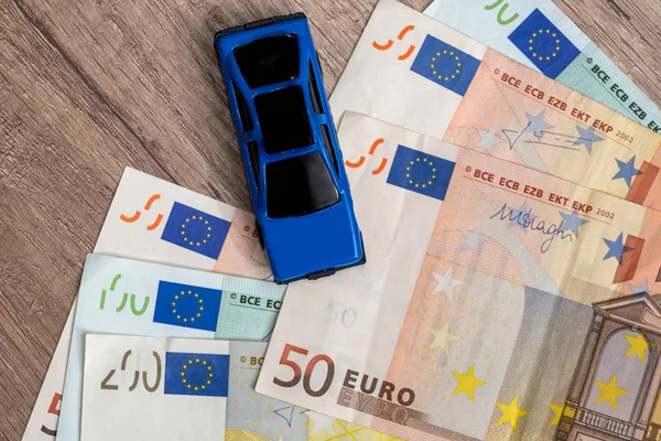 Automobile Giocattolo Blu Sulla Banconota Euro — Foto Stock