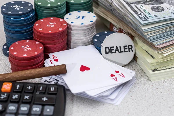 Poker Chips Play Kaart Met Sigaar Geld — Stockfoto