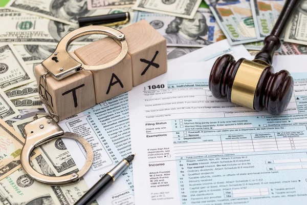 Crime Punishment Unpaid Taxes 1040 Handcuffs Hummer — Stock Photo, Image