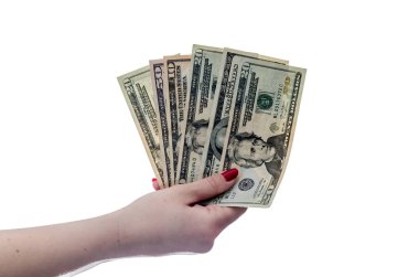 Beyaz banknotlarla izole edilmiş bir kadın eli.