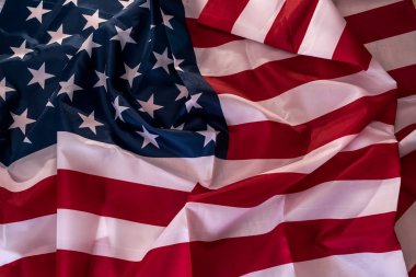 Arka plan olarak Amerika Birleşik Devletleri Bayrağı
