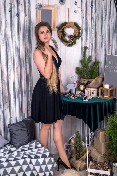 Pretty Woman Black Dress Posing Christmas Studio — 스톡 사진