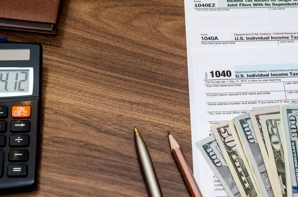 Estados Unidos 1040 Formulario Impuestos Con Dinero Escritorio — Foto de Stock