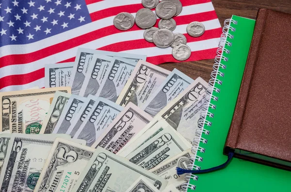 Bozuk Para Bayrak Defteri Kalemle Dolu Bir Banknot — Stok fotoğraf