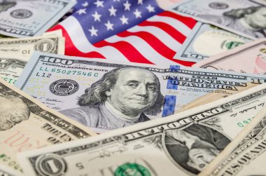 Amerikan bayrağı ve dolarları
