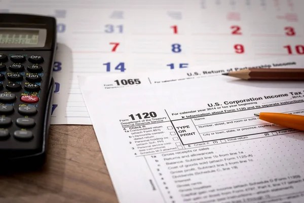 Форма 1120 Корпоративне Податкове Повернення Календарем Калькулятором Ручкою — стокове фото