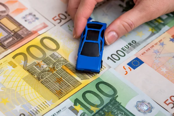 Automobile Giocattolo Con Consegna Monete Banconote Euro — Foto Stock
