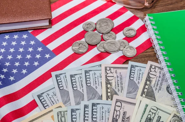 Bozuk Para Bayrak Defteri Kalemle Dolu Bir Banknot — Stok fotoğraf