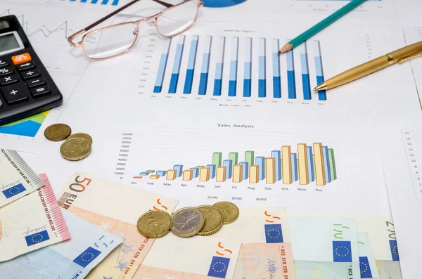 Фінансова Концепція Євро Рахунками Калькулятором Графіком Ручкою — стокове фото