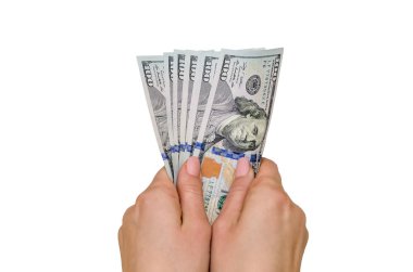 Bir avuç dolusu parayı tutan eller. Yeni 100 dolar izole edilmiş.