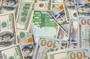 yüz dolar ve euro banknot